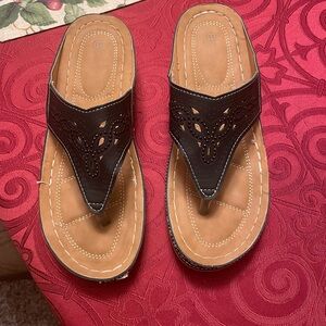 Shoes size 8.5/9 slip on